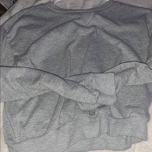 Cropped gray sweatshirt